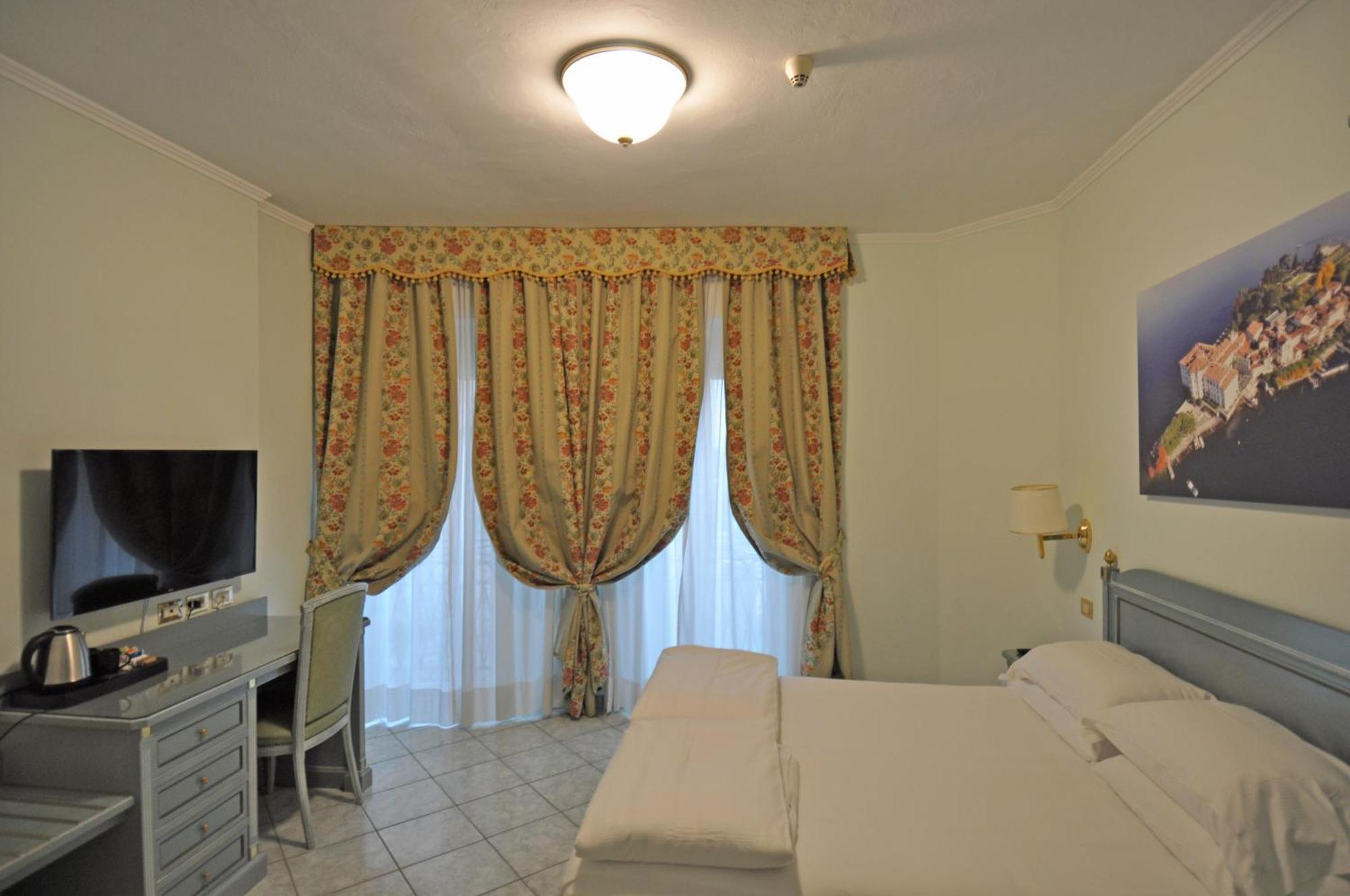 Hotel Moderno Στρέσα Εξωτερικό φωτογραφία