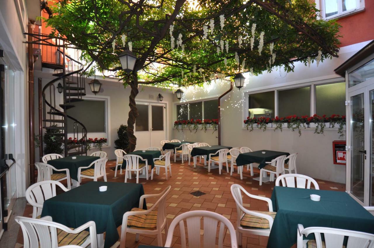 Hotel Moderno Στρέσα Εξωτερικό φωτογραφία